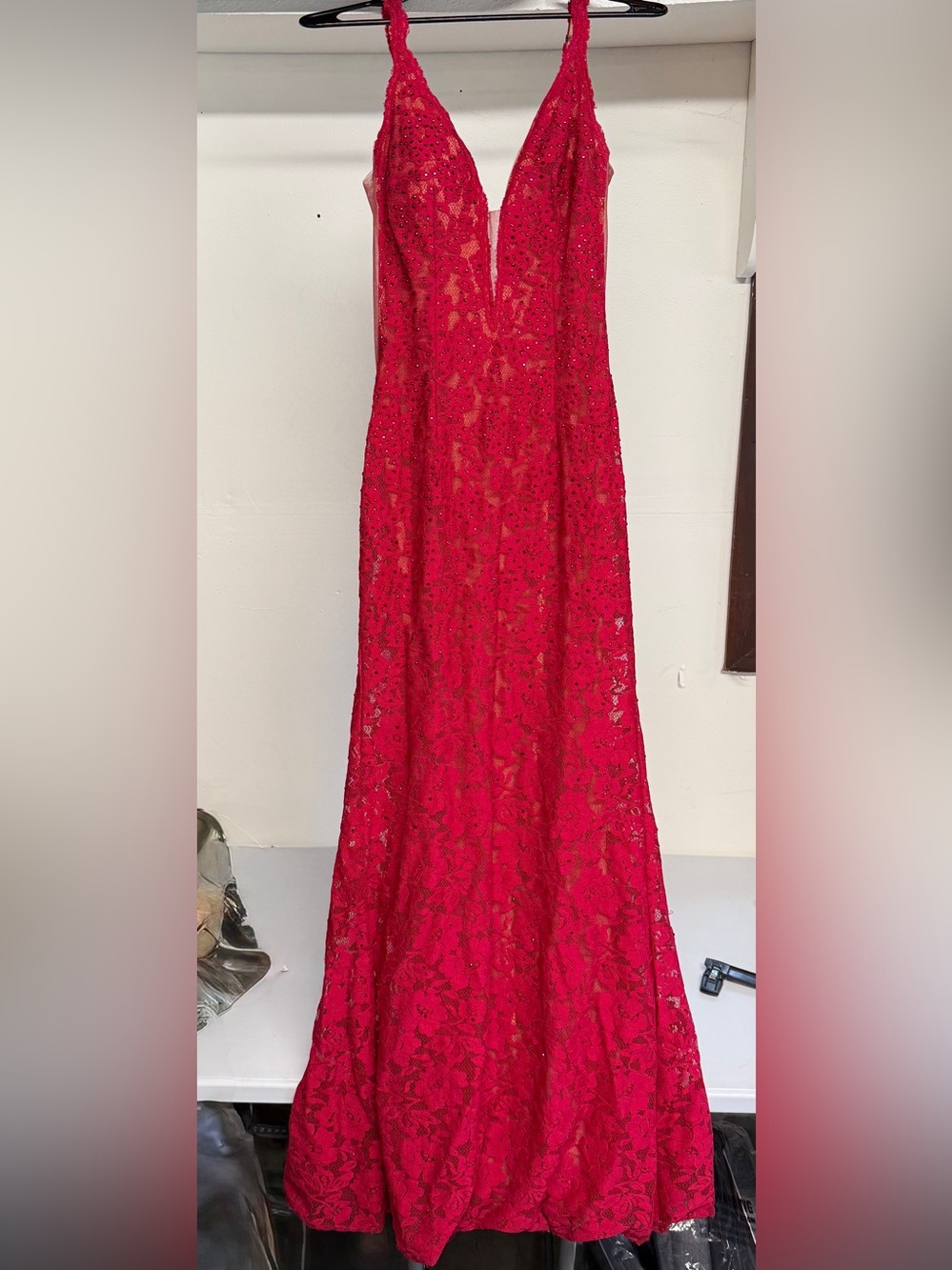 JOVANI Red Lace Beaded Gown Dress Size 6 Nude Lining Deep V-Neck Backless Dress